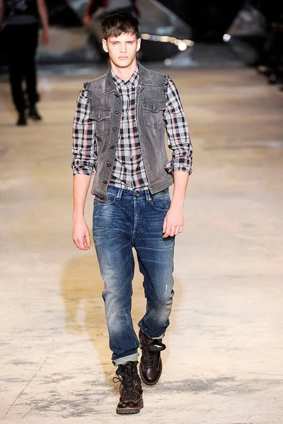 Look 11